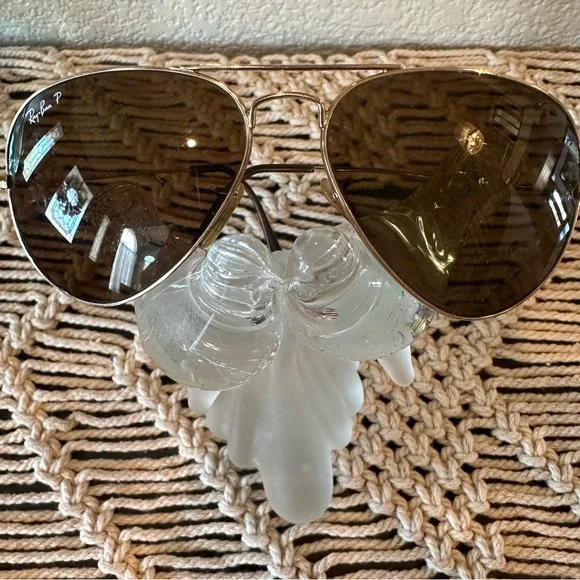 Ray Ban Polarized Classic Gold Framed Aviator Sunglasses - Picture 8 of 14